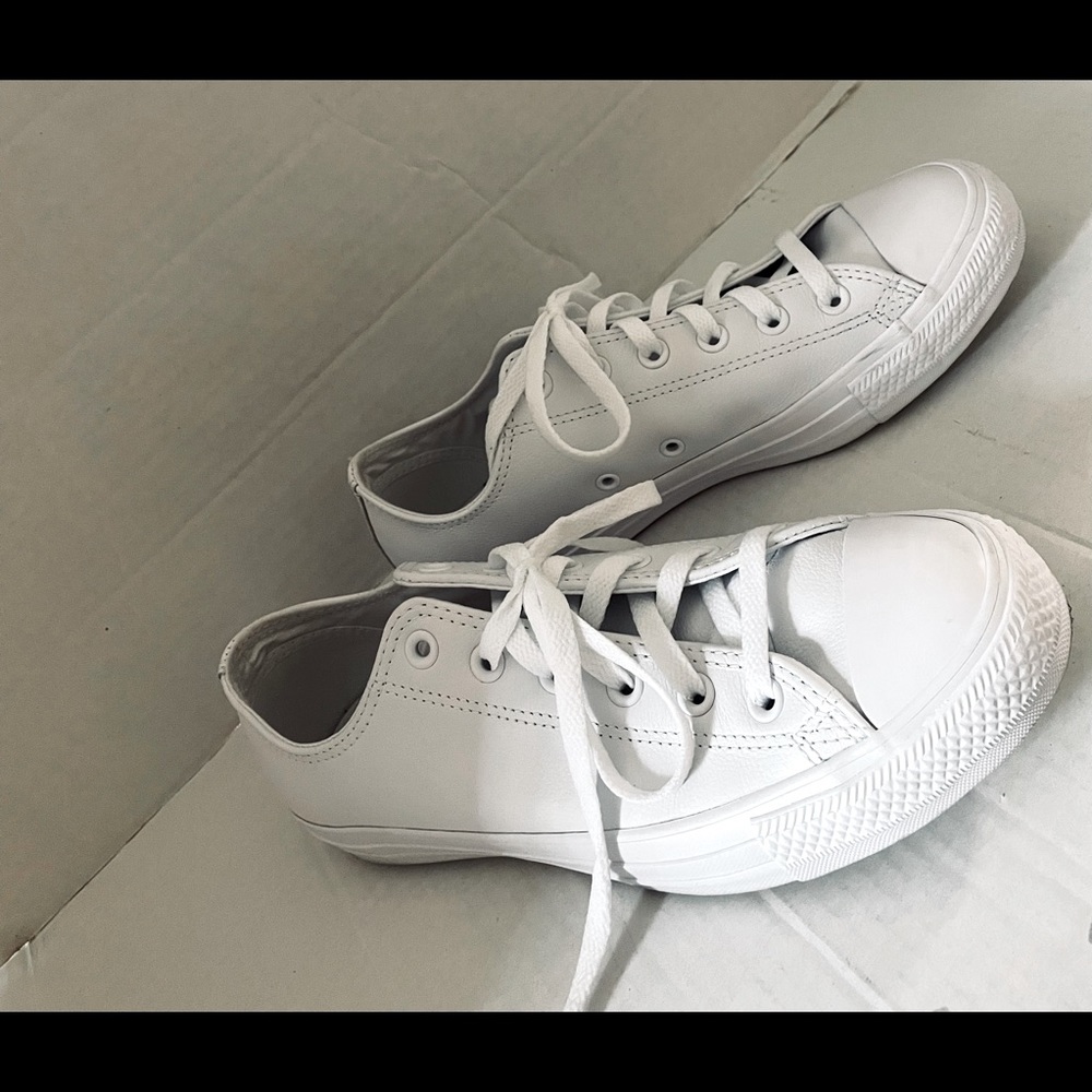 Converse white monochromatic leather low top sz 7.5 men